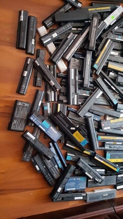 Lot baterii acumulatori laptop din dezmembrari foto mare Lot baterii acumulatori laptop din dezmembrari foto mare