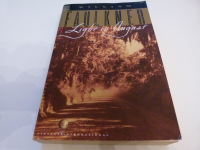 Light in August - Faulkner 59 foto