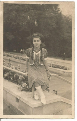 carte postala(foto )-TANARA IN PARC 1939 foto
