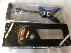 Macheta chitara ,Fender Stratocaster,cu cutie foto