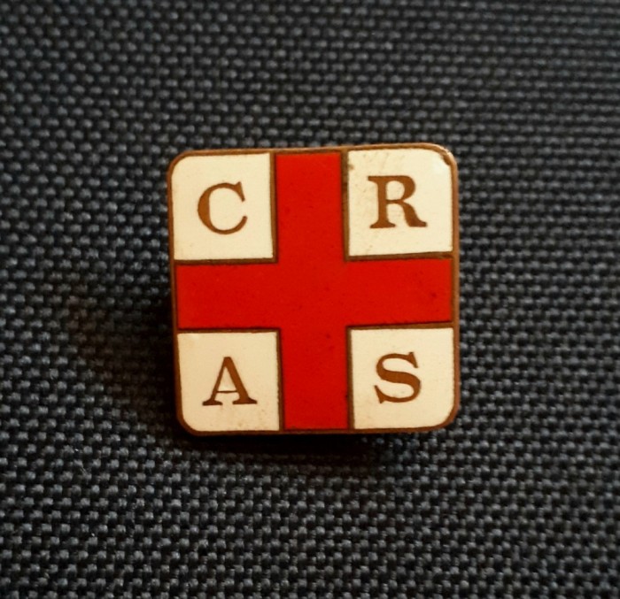 Insigna regalista Crucea Rosie - Asistent sanitar - Rara - interbelica cu serie foto mare Insigna regalista Crucea Rosie - Asistent sanitar - Rara - interbelica cu serie foto mare