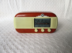 Aparat radio de epoca - reproducere miniatura, radio functional miniatura foto