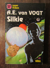 A. E. VAN VOGT - SILKIE foto