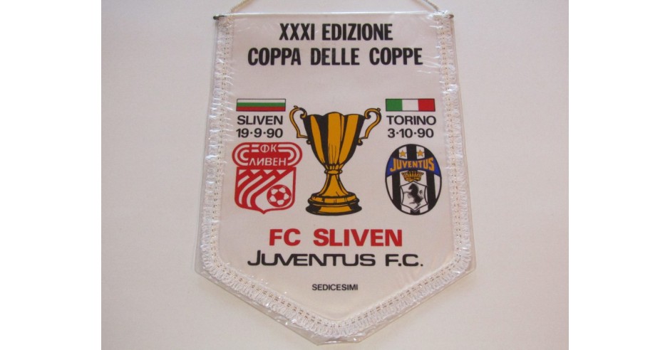 Drapeau noir avec le logo du club de football italien Juventus 2K