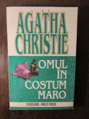 OMUL IN COSTUM MARO -AGATHA CHRISTIE foto