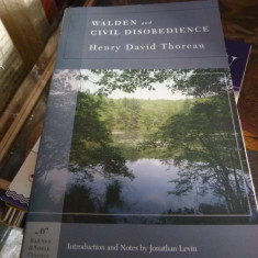 Walden and Civile disobedience - Henry David Thoreua