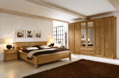 Set Mobila Dormitor din lemn masiv si furnir Piano foto