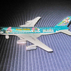 Avion Jumbo Jet Happy Holyday, made in China, material duraluminiu, stare buna.