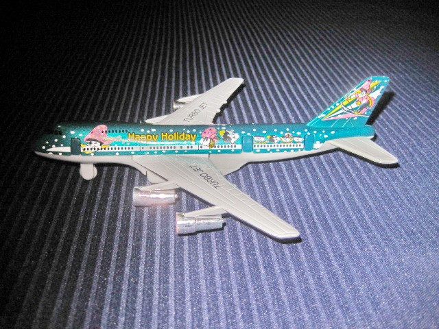 Avion Jumbo Jet Happy Holyday, made in China, material duraluminiu, stare buna.