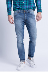 Wrangler - Jeansi Larston Slim Tapered foto