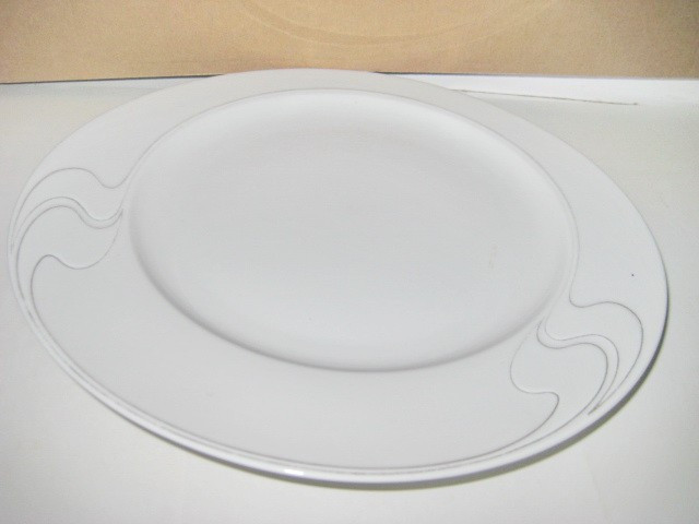 C990-I-Platou Rosenthal Studio Linie Germany stare buna. Diametrul 26.5 cm.