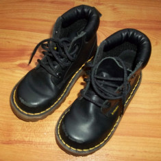 ghetute/ ghete Dr. Martens pentru copil marimea 27