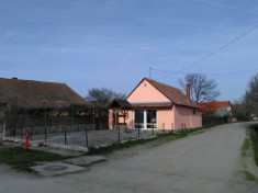 Casa de locuit in CHICHIS ieftin aprope de 22 de km de BRASOV foto