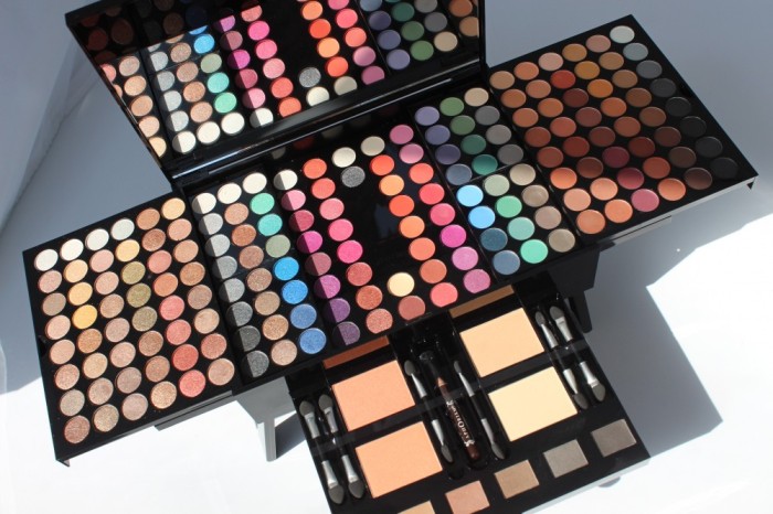 Trusa mare de make up (180 fard, 2 pudre, 2 blush, 6 fard sprancene) foto mare Trusa mare de make up (180 fard, 2 pudre, 2 blush, 6 fard sprancene) foto mare
