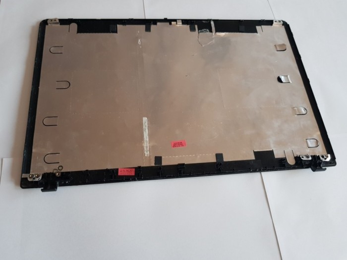 Capac display laptop Samsung NP300E5X ORIGINAL! Foto reale! foto mare Capac display laptop Samsung NP300E5X ORIGINAL! Foto reale! foto mare