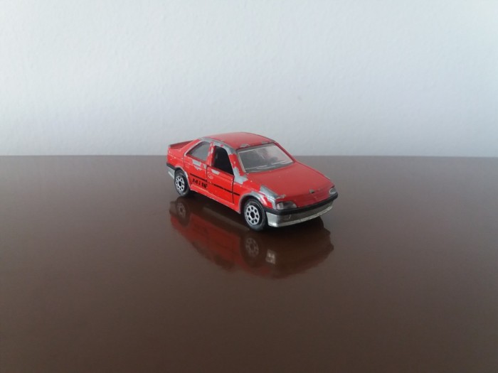 MAJORETTE Peugeot 405 MI 16 no.218, scara 1/62 foto mare MAJORETTE Peugeot 405 MI 16 no.218, scara 1/62 foto mare