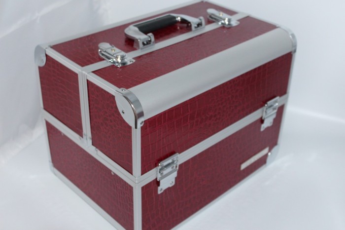 Beauty Case / Geanta Make up aluminiu rezistent Model Mare Burgundy foto mare Beauty Case / Geanta Make up aluminiu rezistent Model Mare Burgundy foto mare