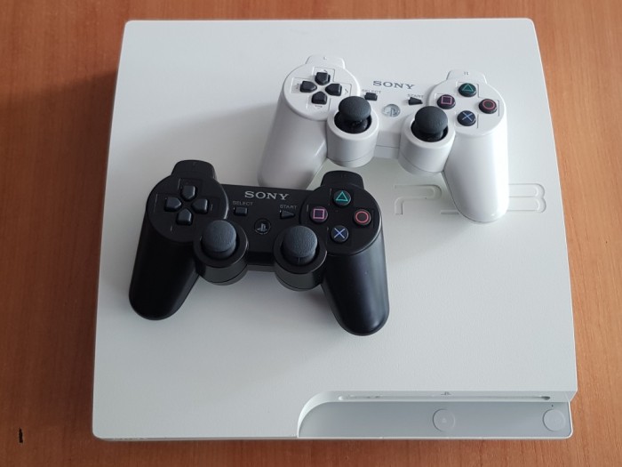 PS3 Slim White 320Gb CECH-3003B + 2 Controlere foto mare PS3 Slim White 320Gb CECH-3003B + 2 Controlere foto mare