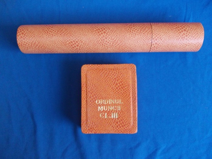 ORDINUL MUNCII CLASA III + BREVET ( IN CUTIE ) foto mare ORDINUL MUNCII CLASA III + BREVET ( IN CUTIE ) foto mare