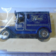 bnk jc LLedo - 1920 Model T Ford Van - cutie deteriorata