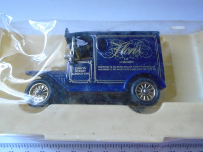 bnk jc LLedo - 1920 Model T Ford Van - cutie deteriorata foto