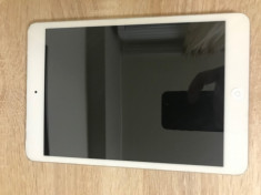 iPad mini 16 GB, Wi-Fi, alb, incarcator, husa tip book foto