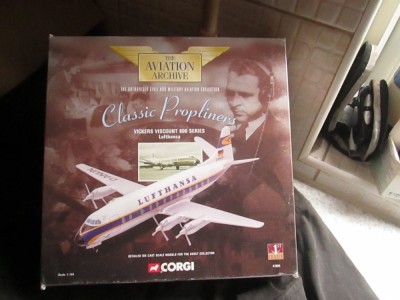 Macheta avion VICKERS VISCOUNT 800 SERIES LUFTHANSA - CORGI scara 1:144 foto