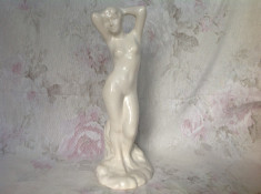 Figurina / bibelou nud din ceramica glazurata foto