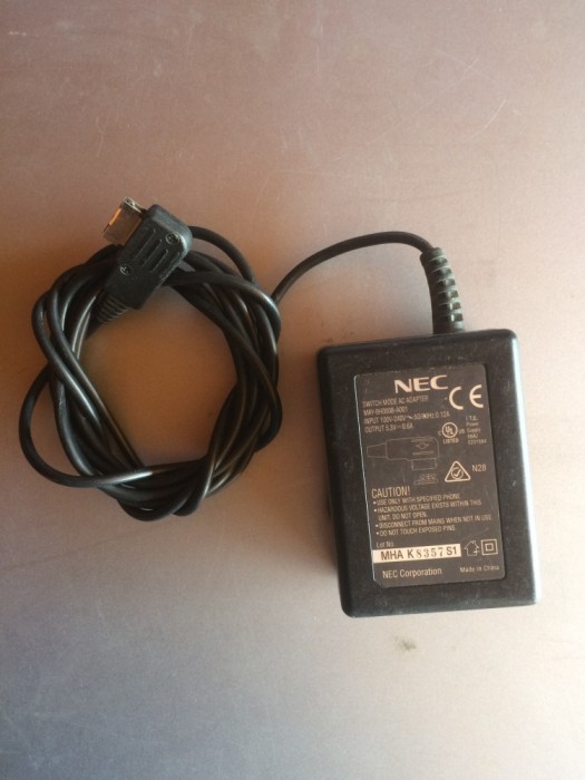 alimentator NEC - 5,3 volti - 0,6 amperi