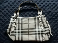 Geanta Burberry. Dimensiuni: 40 x 30 x 12 cm. foto