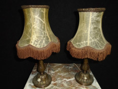 Elegant set de 2 veioze vechi cu talpa din bronz masiv si abajur din piele foto