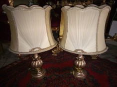 Superb set de 2 veioze vechi in stilul francez Empire cu talpa din lemn sculptat