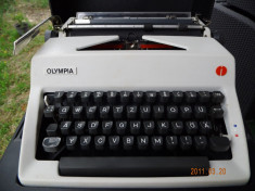 masina de scris olimpya foto