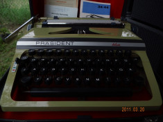 masina de scris exceptionala, deosebita foto