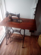 Masina de cusut veche NEUMANN foto