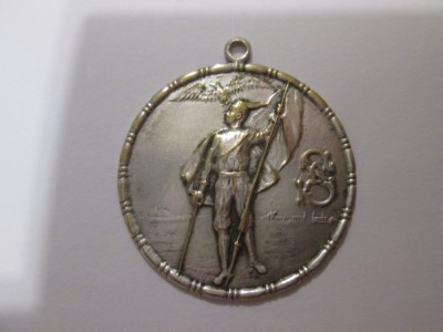 Medalion militar argintat din anii 20 foto