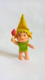 Figurina bebelus elf cu cornite si torta in mana, cauciuc, colectie, 8cm