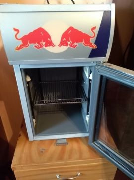 Mini frigider minibar Redbull cu freon dimensiuni reduse | arhiva Okazii.ro