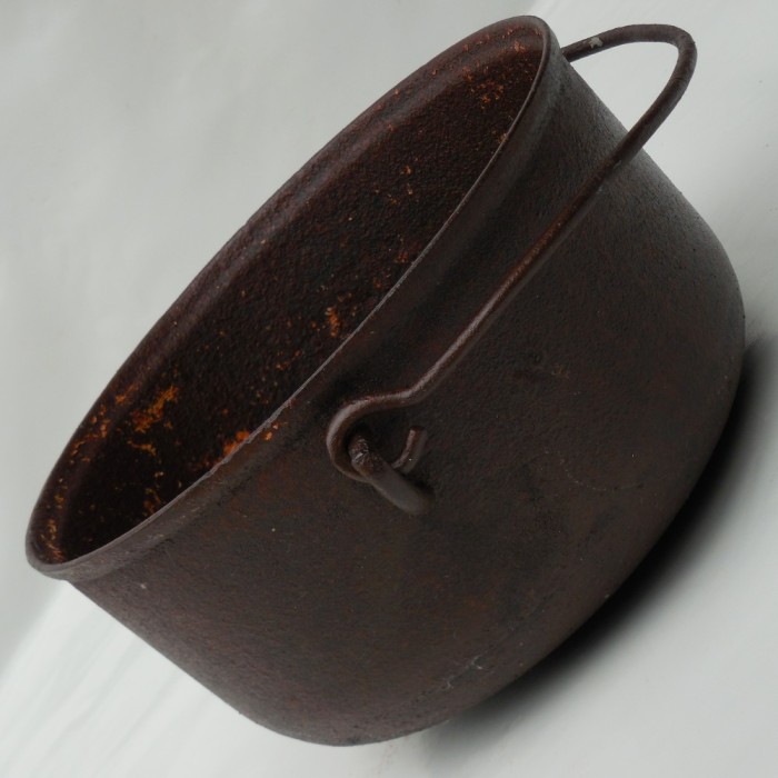 CEAUN VECHI CONFECTIONAT DIN FONTA MASIVA - CALDARUSA - CAPACITATE APROX. 5 LIT CEAUN VECHI CONFECTIONAT DIN FONTA MASIVA - CALDARUSA - CAPACITATE APROX. 5 LIT