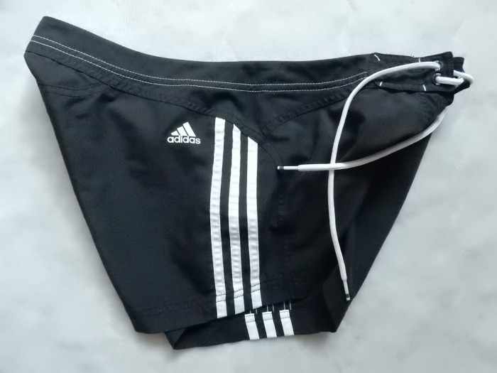 Pantaloni scurti Adidas. Marime britanica 8, vezi dimensiuni exacte; ca noi Pantaloni scurti Adidas. Marime britanica 8, vezi dimensiuni exacte; ca noi