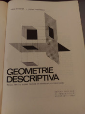 GEOMETRIE DESCRIPTIVA foto