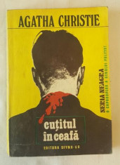 Agatha Christie - Cutitul in ceafa foto