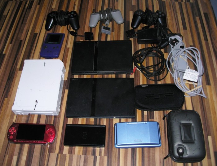 Lot 7 console defecte si functionale: Nintendo Game Boy, Wii, PSP, PS2 foto mare Lot 7 console defecte si functionale: Nintendo Game Boy, Wii, PSP, PS2 foto mare