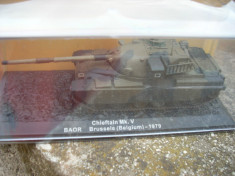 Macheta tanc CHIEFTAIN MK V BAOR BRUSSELS BELGIUM 1979 + revista scara 1:72 foto