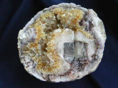 Specimen minerale - GEODA AMETIST CU CALCITA SI FLUORINA (B2) foto