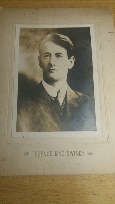 BF - 39 - FOTOGRAFIE FOARTE VECHE - OM POLITIC DIN IRLANDA - ANII 1930!! foto mare BF - 39 - FOTOGRAFIE FOARTE VECHE - OM POLITIC DIN IRLANDA - ANII 1930!! foto mare