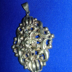 Medalion tip antic auriu,pandantiv vintage superb,bijuterie veche,foto reale