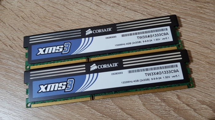 Kit 4GB DDR3 Desktop,Brand Corsair XMS3,2x2GB,1333Mhz,CL9,Radiator foto mare Kit 4GB DDR3 Desktop,Brand Corsair XMS3,2x2GB,1333Mhz,CL9,Radiator foto mare