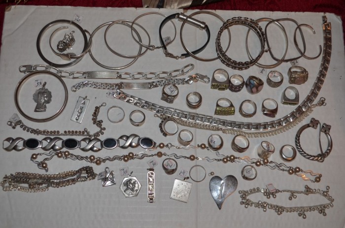 LOT - ARGINT 925 - Pentru topit -Sau valorificat -Bijuterii bune -904g. -2lei/gr foto mare LOT - ARGINT 925 - Pentru topit -Sau valorificat -Bijuterii bune -904g. -2lei/gr foto mare