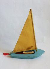 Barca barcuta corabie jucarie romaneasca veche, cu panze si carma, 20x15 cm foto